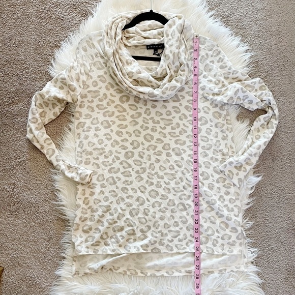 Gibsonlook Nordstrom Convertible Neck Top in Oatmeal Animal Leopard NWT - Picture 6 of 7